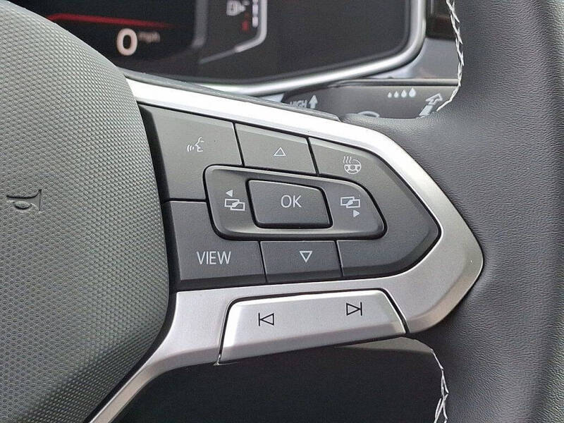 2025 Volkswagen Taos SEL 4Motion