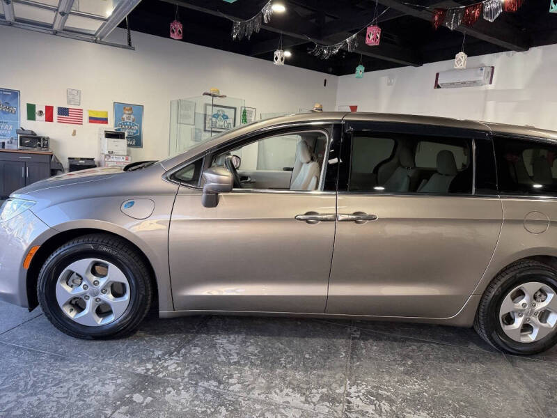 2018 Chrysler Pacifica Hybrid Touring Plus
