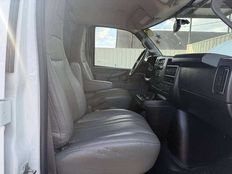 2022 Chevrolet Express 2500