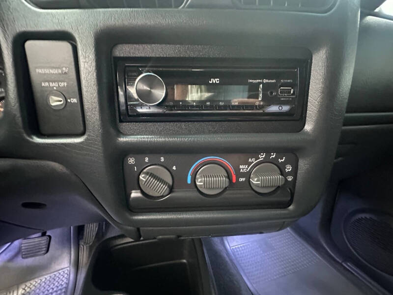 2000 Chevrolet S-10 LS