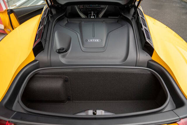 2024 Lotus Emira 31