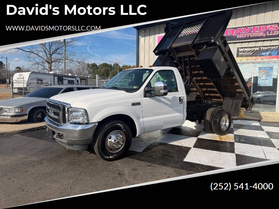 2004 Ford F-350 SD Chassis Cab XL's photo