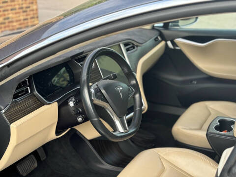 2016 Tesla Model S 70D