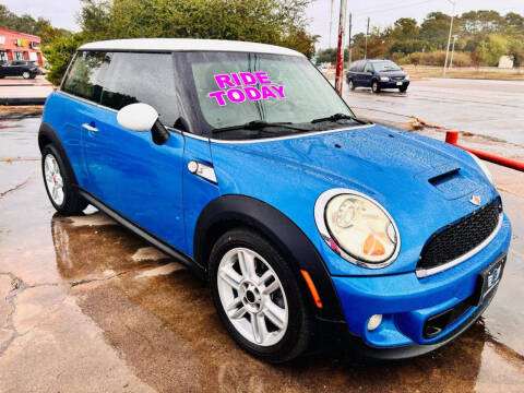 2011 MINI Cooper for sale at CE Auto Sales in Baytown TX