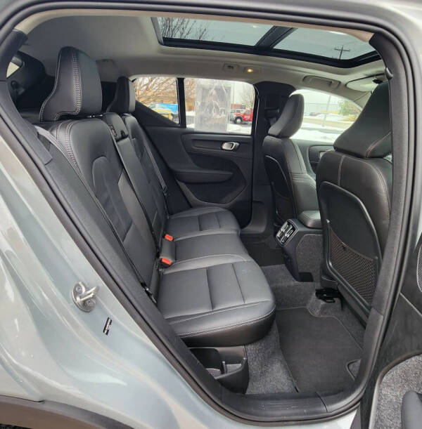 2025 Volvo XC40 B5 Core Bright Theme