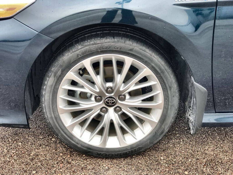 2020 Toyota Camry Hybrid XLE