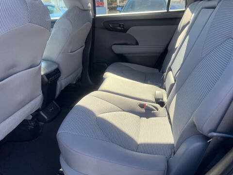 2021 Toyota Highlander LE