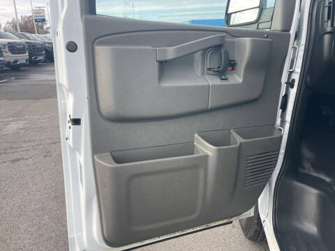 2024 Chevrolet Express 2500