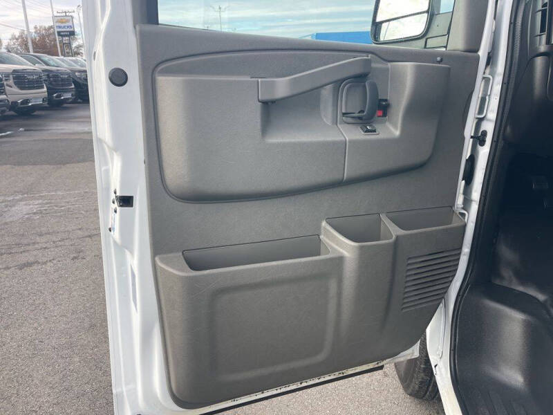 2024 Chevrolet Express 2500