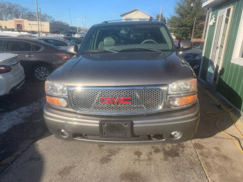 2005 GMC Yukon for sale at Unique Motors in Rock Island IL