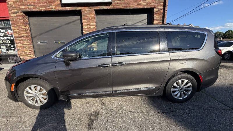 2017 Chrysler Pacifica Touring-L