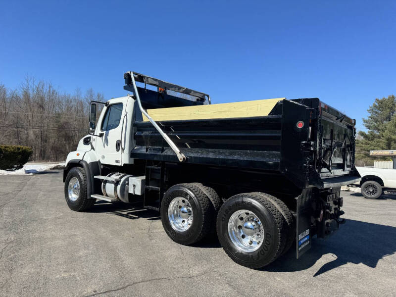 2016 Freightliner 114 SD