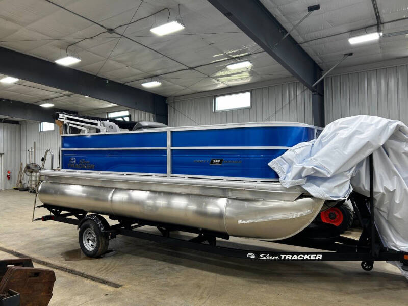 2026 Sun Tracker PARTY BARGE 18 FT PARTY