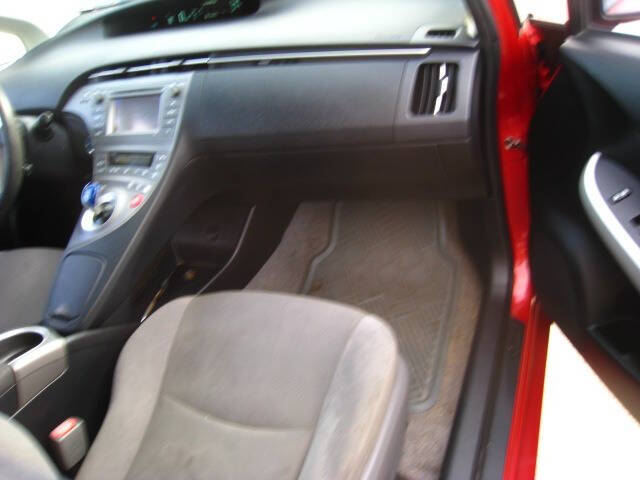 2014 Toyota Prius Two photo 12