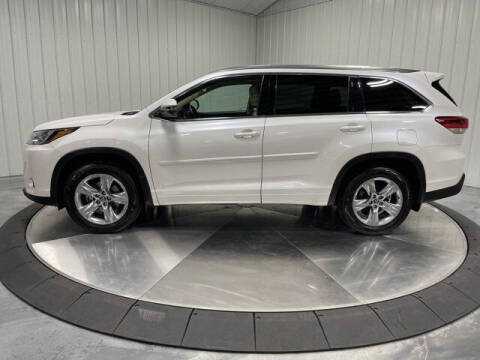 2019 Toyota Highlander for sale at HILAND TOYOTA in Moline IL