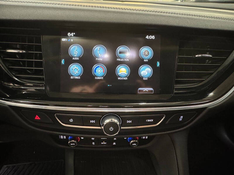 2018 Buick Regal TourX Essence