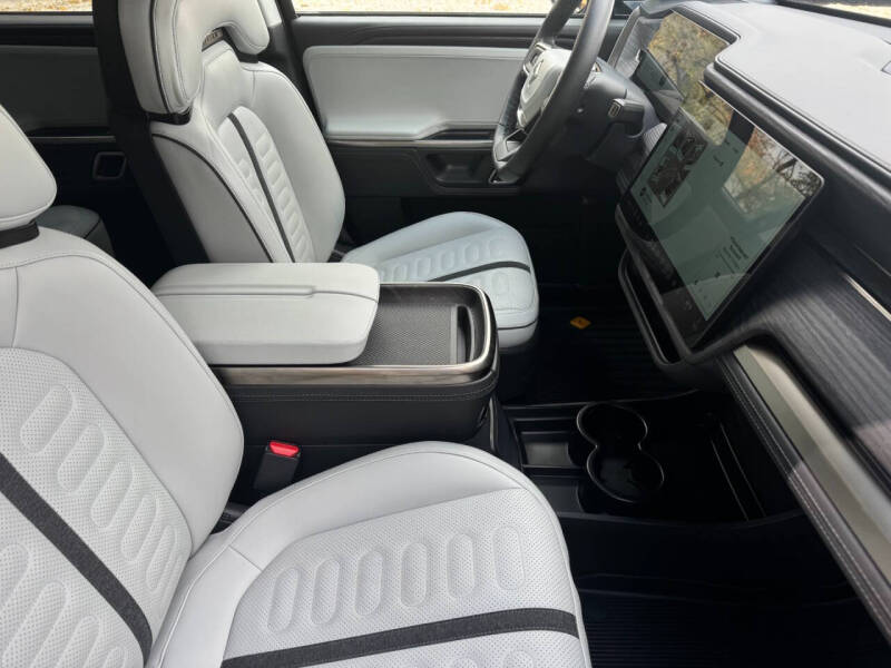 2023 Rivian R1S Adventure