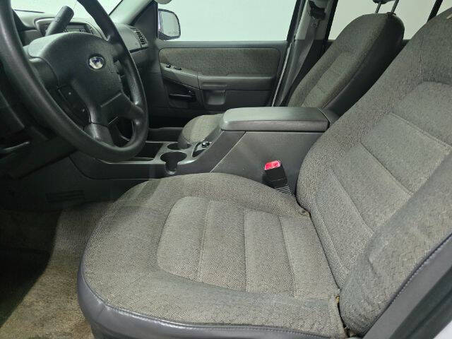 2004 Ford Explorer XLS