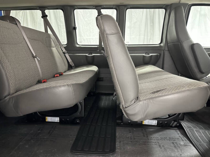 2025 Chevrolet Express LT 3500