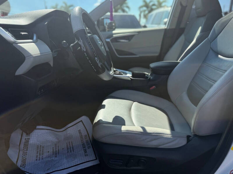 2019 Toyota RAV4 XLE Premium