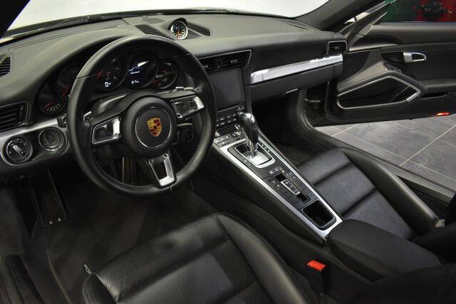 2018 Porsche 911 Carrera