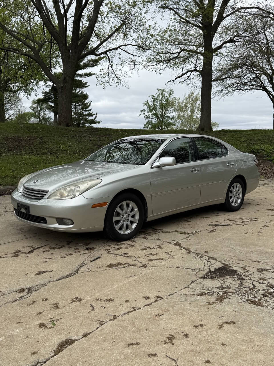 Silver 2004 Lexus ES 330 Base 4dr Sedan 1