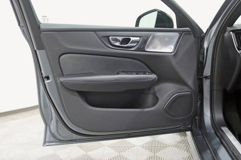 2019 Volvo S60 T6 R-Design