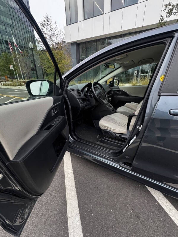 2012 Mazda MAZDA5 Touring