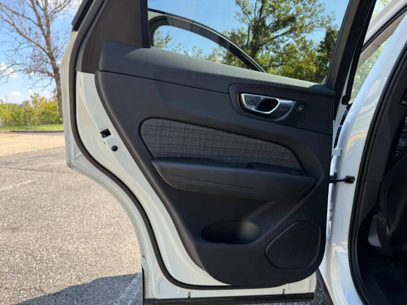 2022 Volvo XC60 B5 Momentum