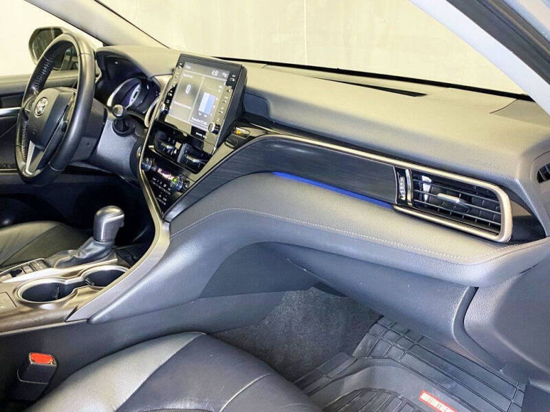 2022 Toyota Camry Hybrid XLE