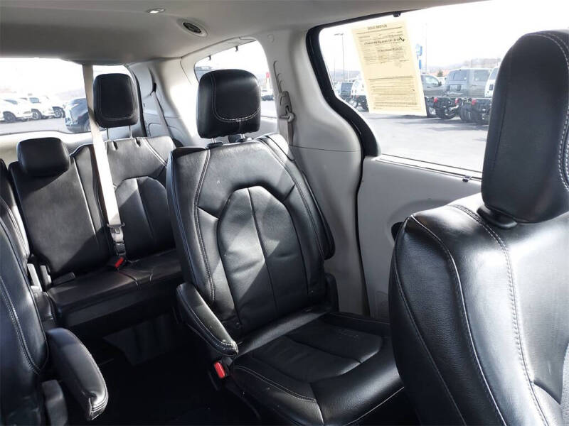 2022 Chrysler Pacifica Touring L