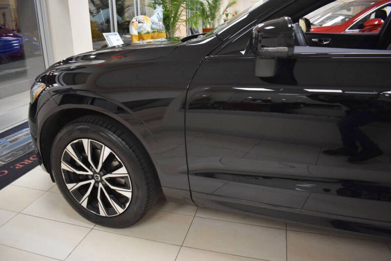 2024 Volvo XC60 B5 Plus Dark Theme