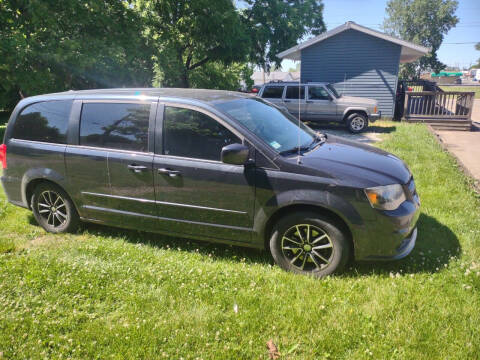 2014 Dodge Grand Caravan for sale at Dave's Car Corner in Hartford City IN