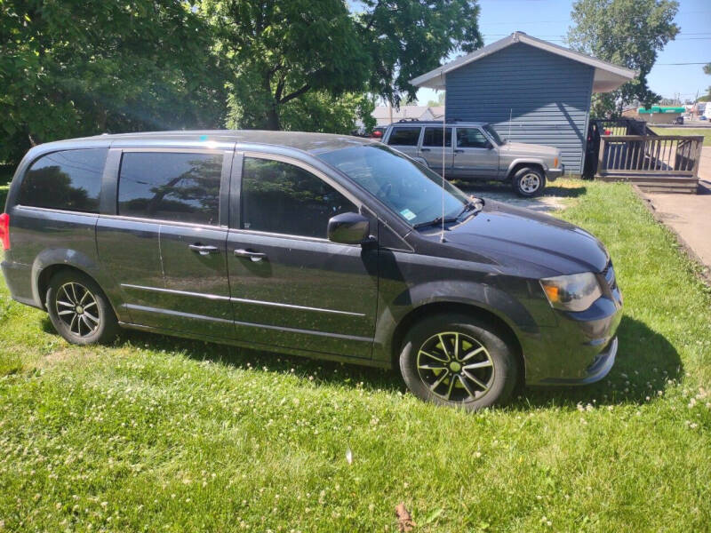 2014 Dodge Grand Caravan for sale at Dave's Car Corner in Hartford City IN