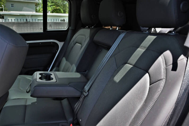 2025 Land Rover Defender 110 P300 S