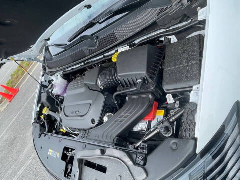 2027 Chrysler Pacifica Select