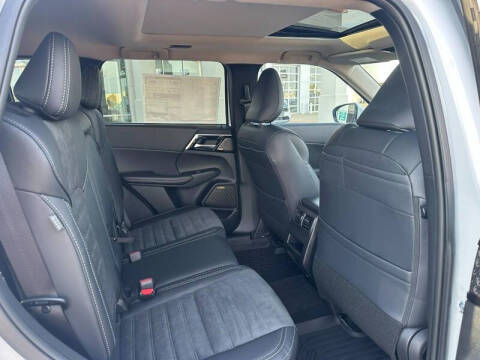 2025 Mitsubishi Outlander SE