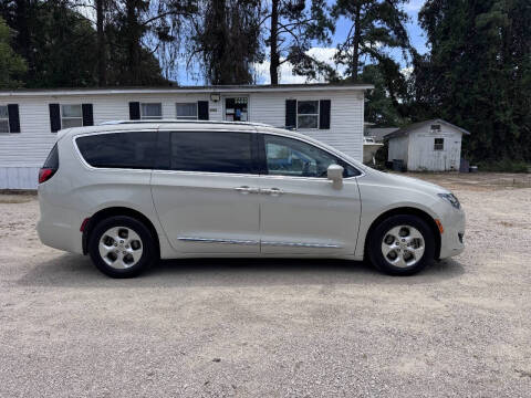 2017 Chrysler Pacifica Touring-L Plus
