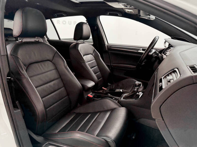 2019 Volkswagen Golf GTI SE