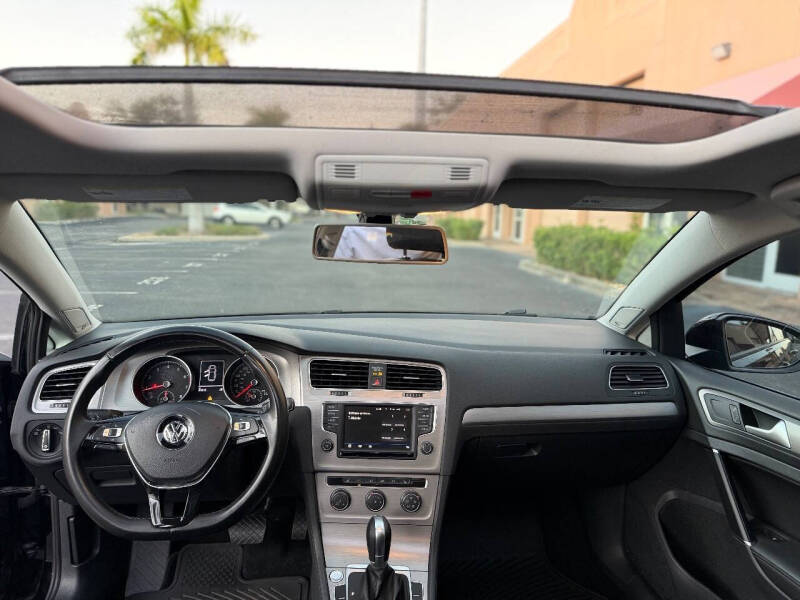 2017 Volkswagen Golf TSI SE