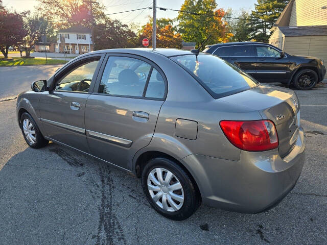 2011 Kia Rio for sale at QUEENSGATE AUTO SALES in York, PA