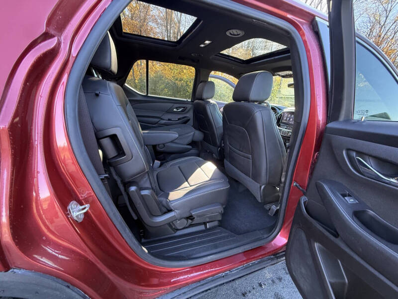 2023 Chevrolet Traverse LT Leather
