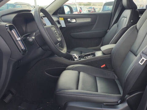 2026 Volvo XC40 B4 Plus