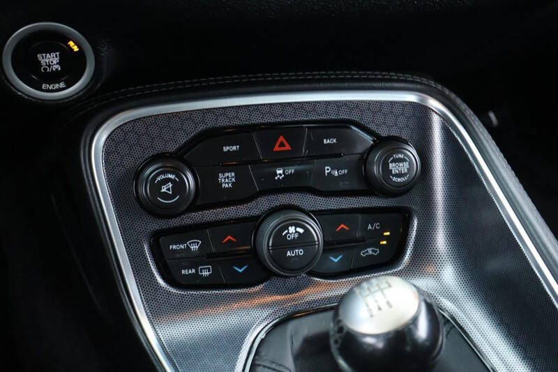 2016 Dodge Challenger 392 HEMI Scat Pack Shaker