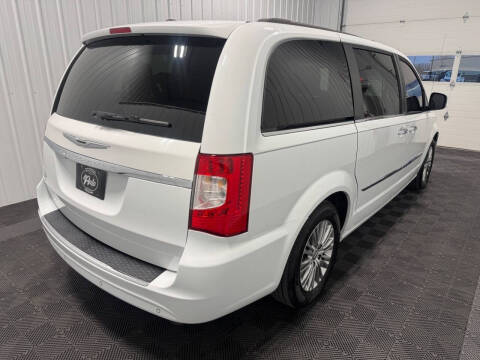 2015 Chrysler Town and Country Touring-L
