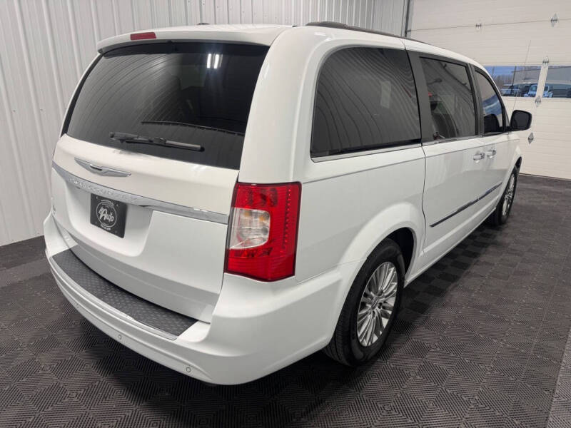 2015 Chrysler Town and Country Touring-L