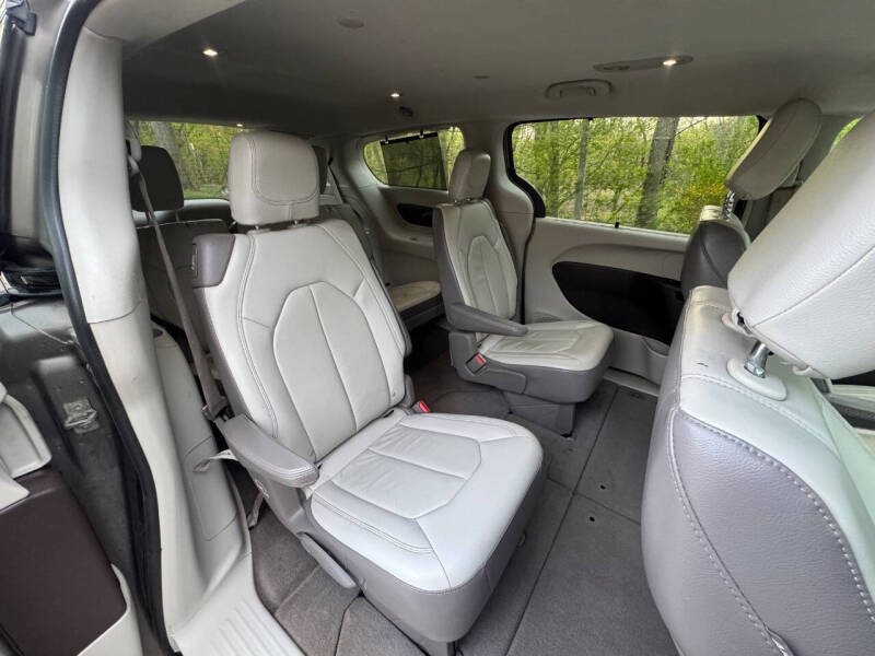 2017 Chrysler Pacifica Touring-L