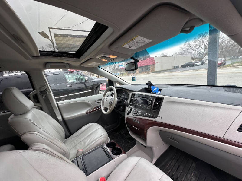 2012 Toyota Sienna XLE 8-Passenger