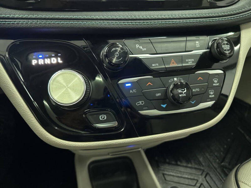 2018 Chrysler Pacifica Hybrid Limited