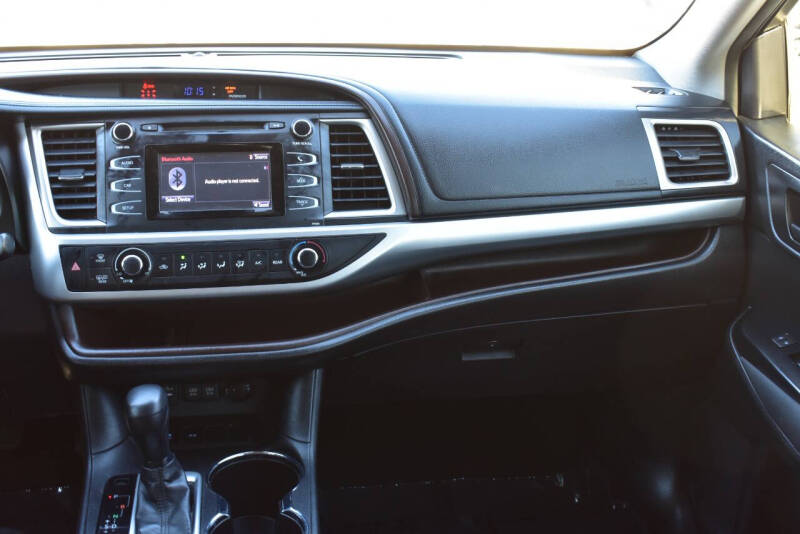 2017 Toyota Highlander LE